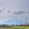 霞んだ空でも富士山