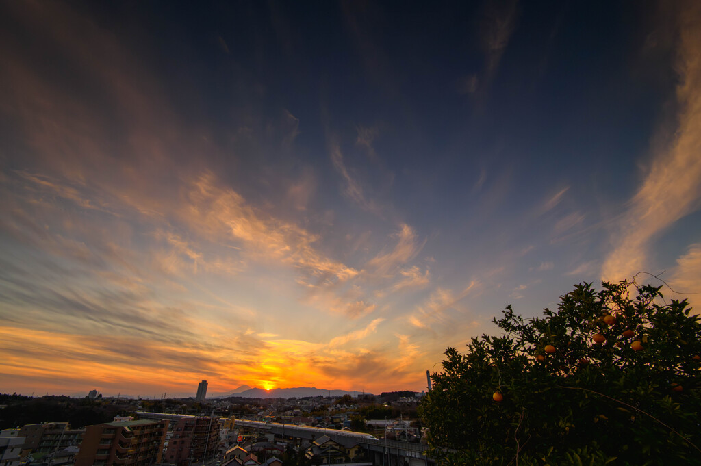日の入り前の乱れ雲