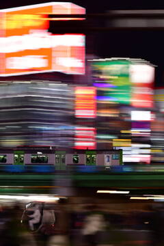 流し撮り　新宿大ガードにて