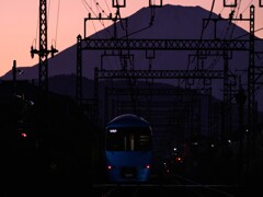 空の変化とシルエット富士山