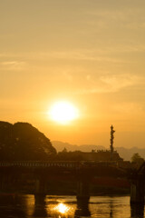 クワイ川鉄橋と夕陽