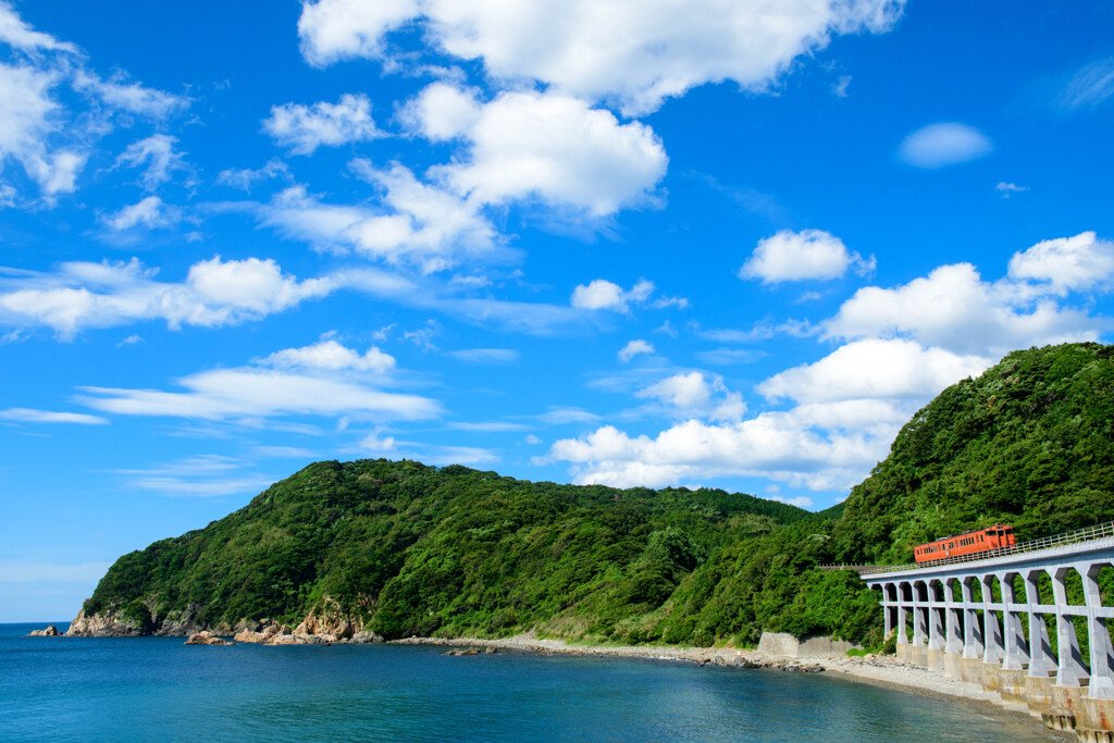 まだまだ夏真っ盛り　惣郷橋