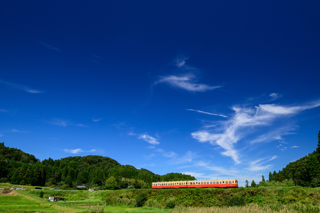 秋空と列車
