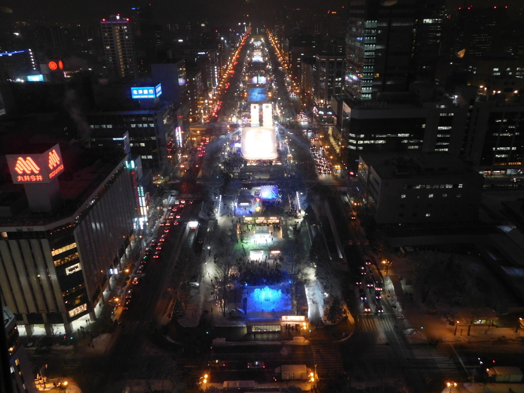 札幌市大通～さっぽろ雪まつり中のテレビ塔展望台夜景０９