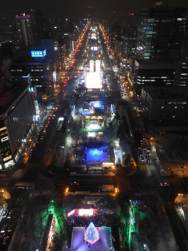 札幌市大通～さっぽろ雪まつり中のテレビ塔展望台夜景０８