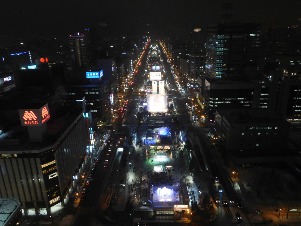 札幌市大通～さっぽろ雪まつり中のテレビ塔展望台夜景０７