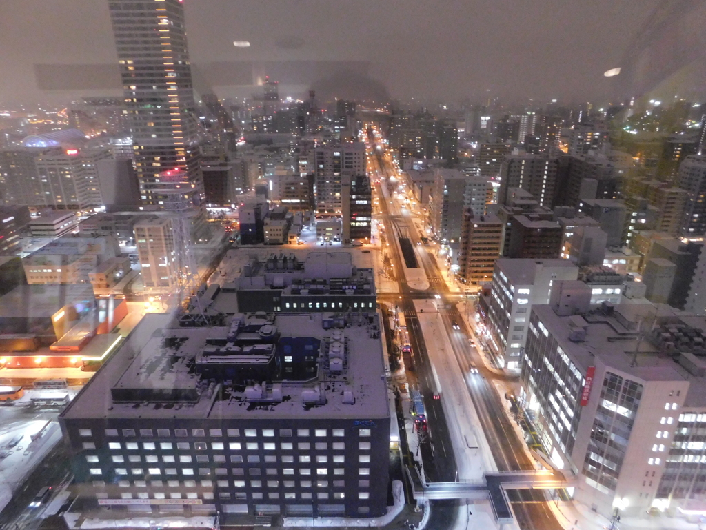 札幌市大通～さっぽろ雪まつり中のテレビ塔展望台夜景０１