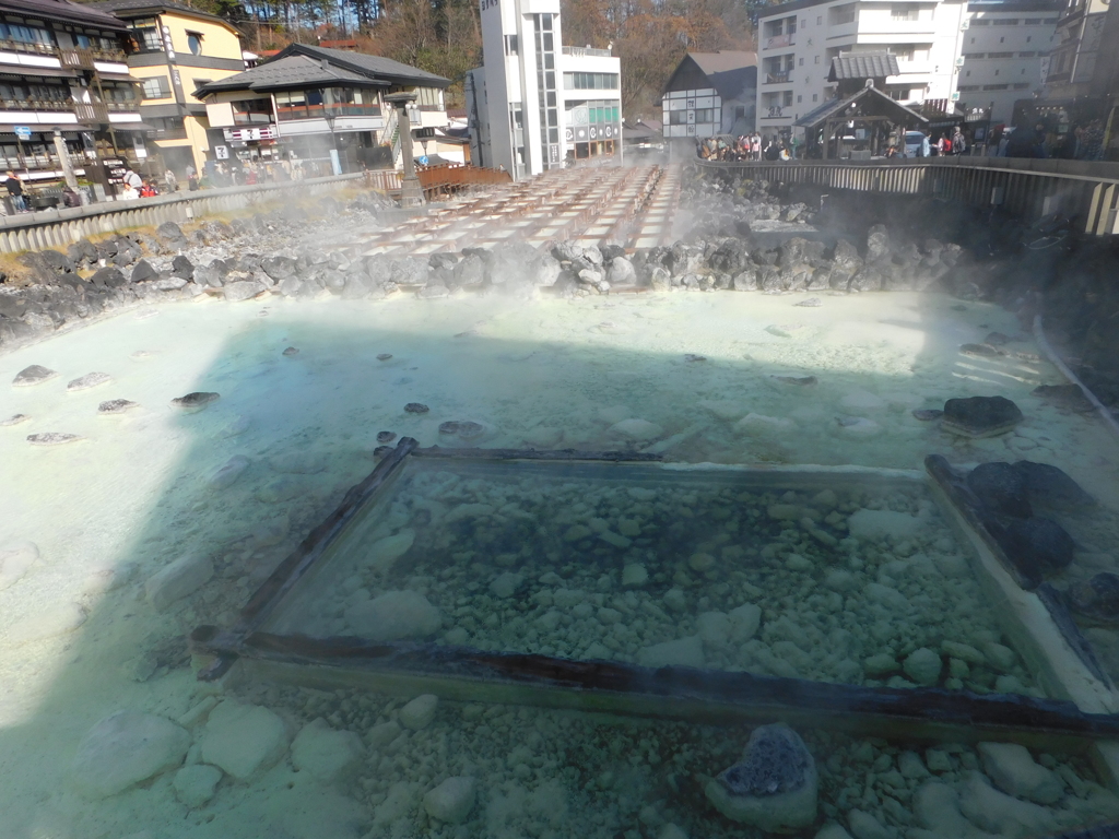 群馬県吾妻郡草津町～湯畑「朝」１０