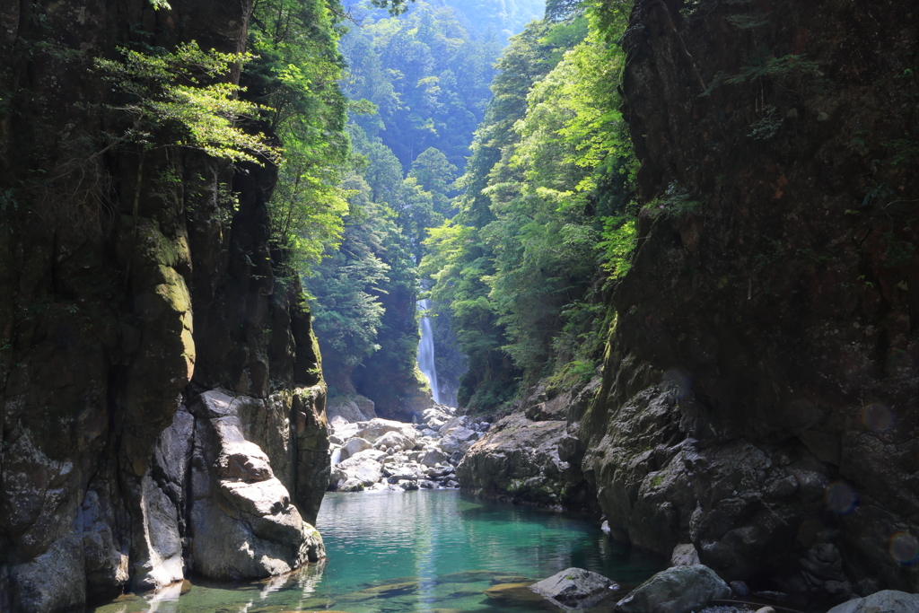 渓谷　大杉谷　シシ渕の光