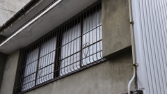 レトロな窓の柵