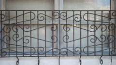 窓の柵もお洒落に見える・・