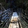雪残る吊り橋