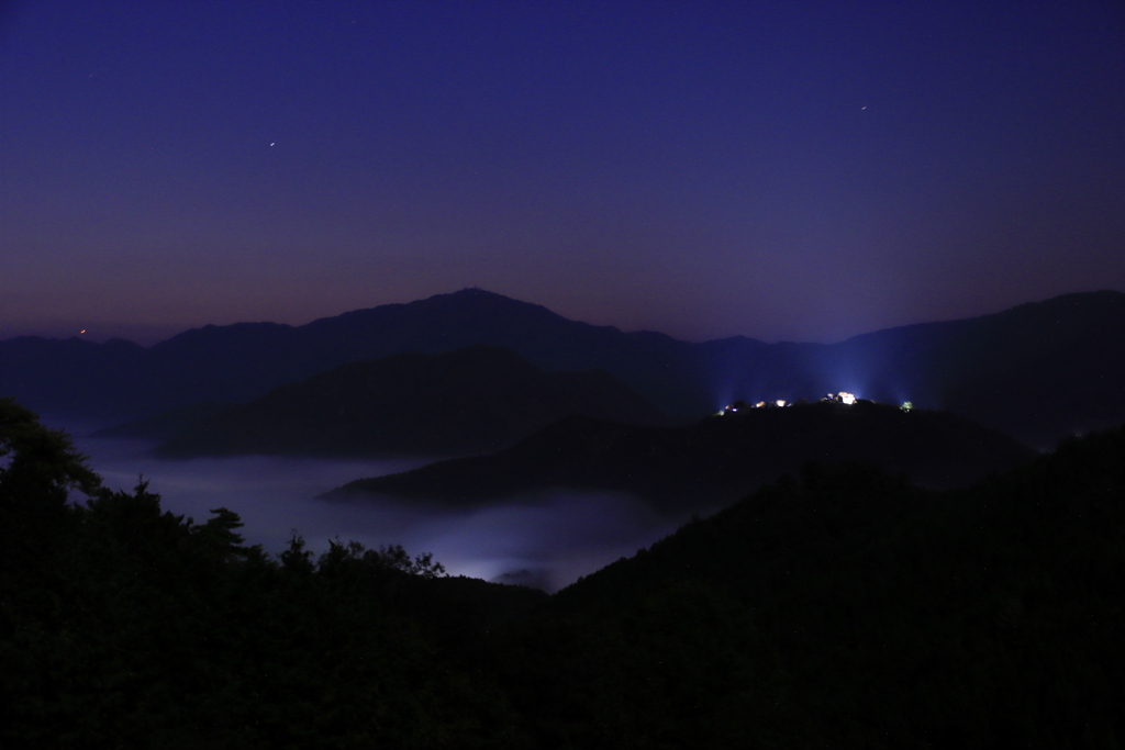天空の城 雲海の竹田城 ～夜明け前～