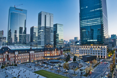 夕暮れ前の東京駅