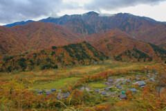 枝折峠から荒沢岳を望む