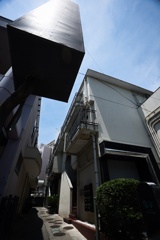 見上げる