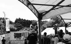 集合写真を撮る人達