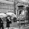 雨の中を走る札幌市電