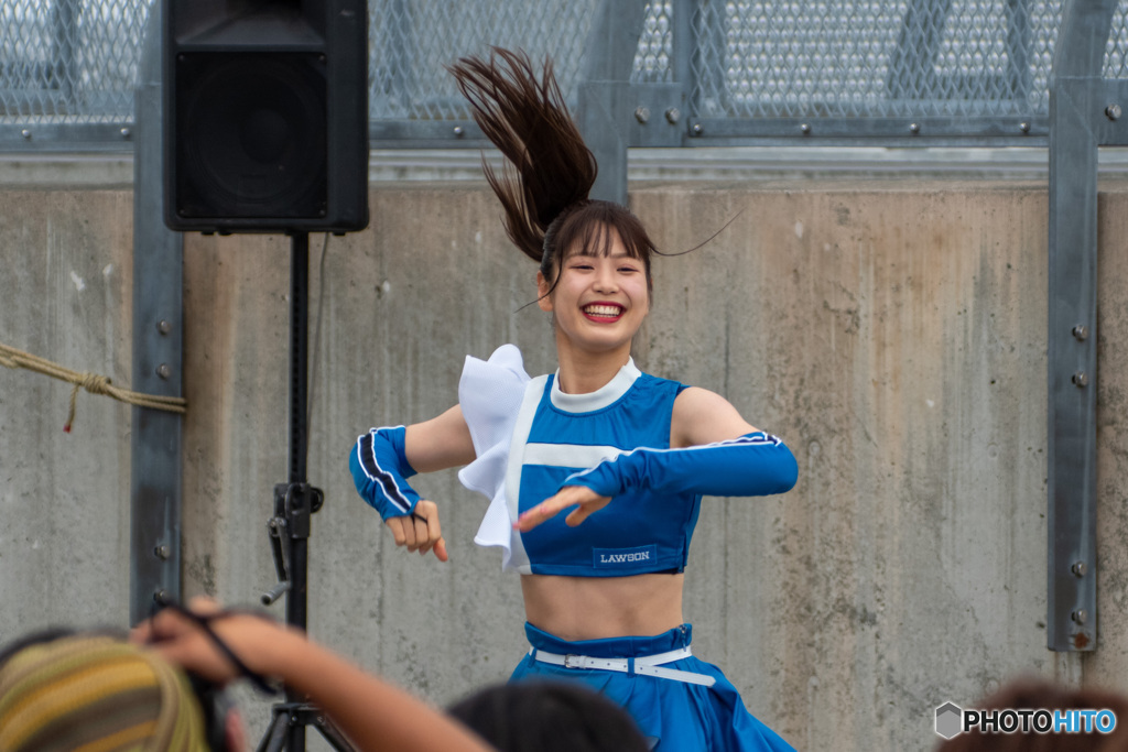 ファイターズガールのダンスパフォーマンス