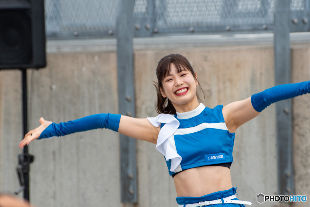 ファイターズガールのダンスパフォーマンス
