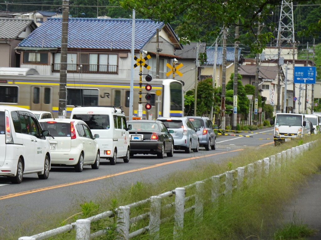 成田線踏切にて