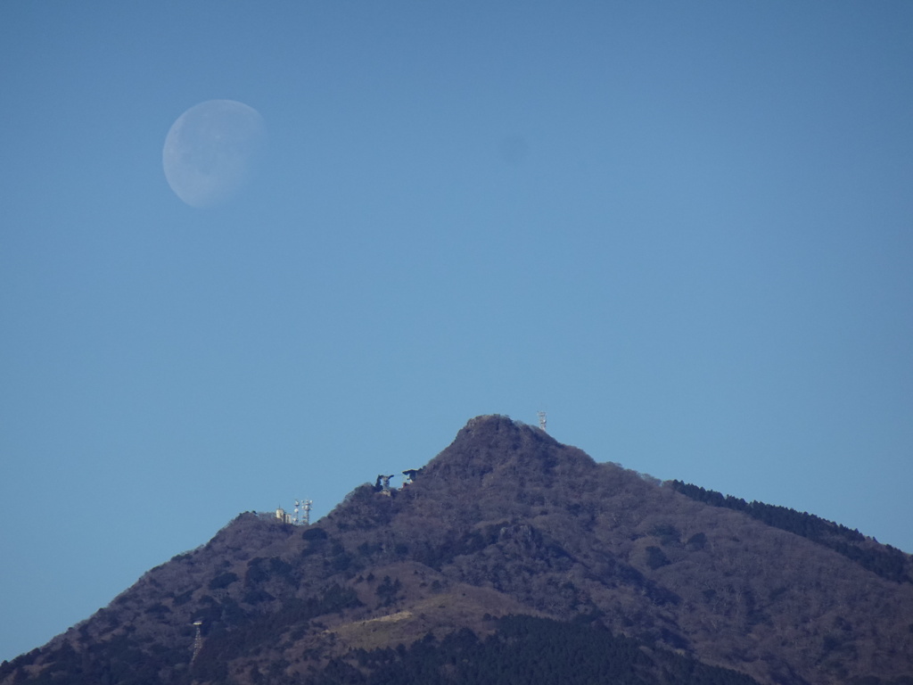 月と筑波山
