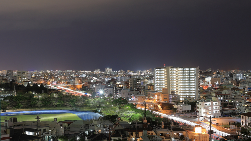 競技場の静寂と国道の疾走感