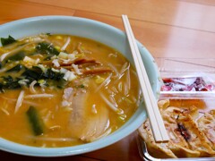 胡弓で出前　味噌ラーメンと餃子６個