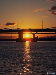 枚方大橋と夕日