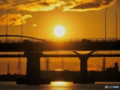枚方大橋と夕日