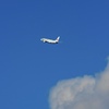 飛行機と雲