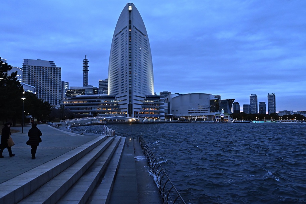 海風ピューーピューーー寒い