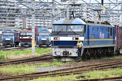 元気に働く電気機関車