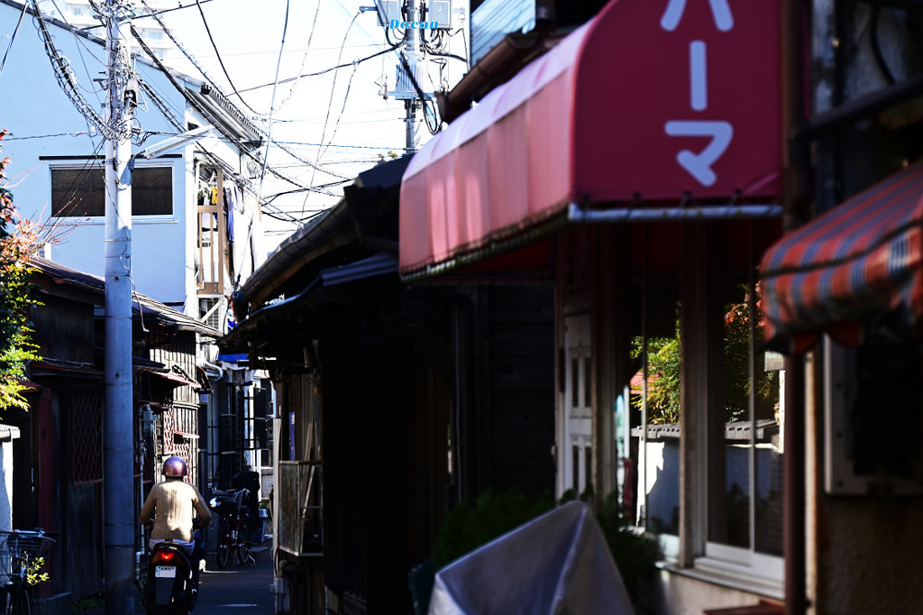 パーマ屋さんの狭い路地を入ったその先・・