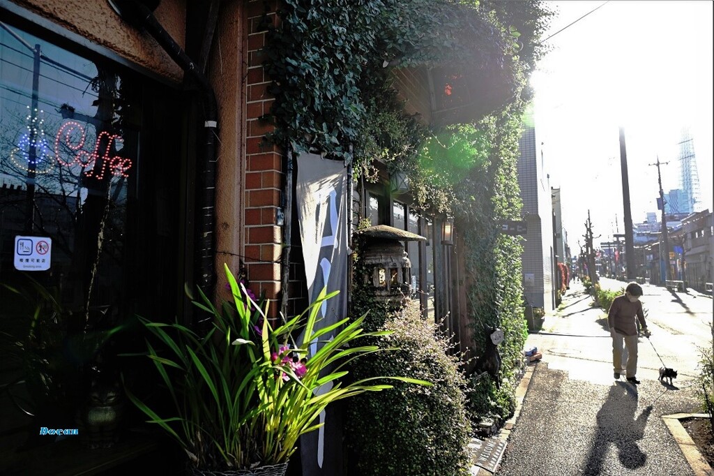 喫茶店のある歩道