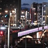 賑わう橋