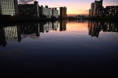 水面は夕暮れグラデーション