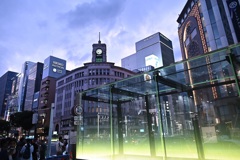 和光の時計は午後６時３７分