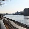 川は流れる