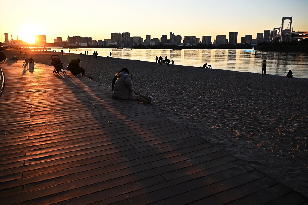 夕陽は長い影を描く・・
