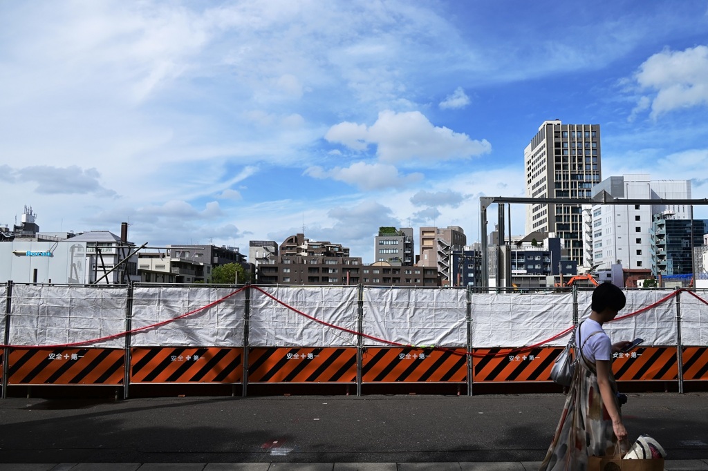 久しぶりに訪れたら～建物が夏空になっていた・・・