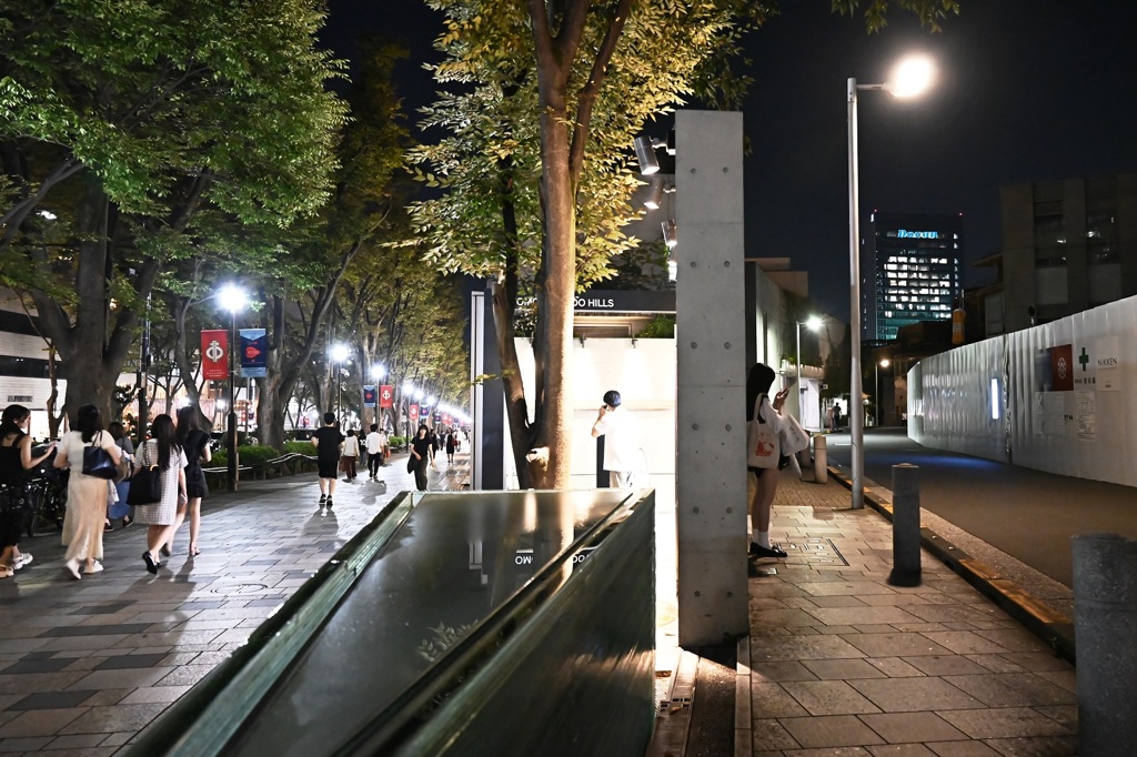 Y字路の夜