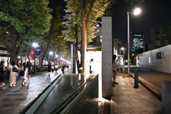 Y字路の夜