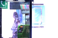 公衆電話には１０円玉か１００円玉を用意する