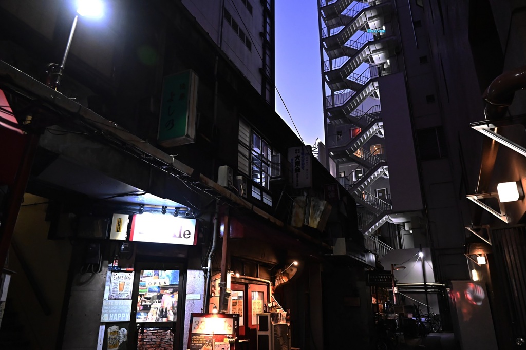 路地の奥はスカイライン