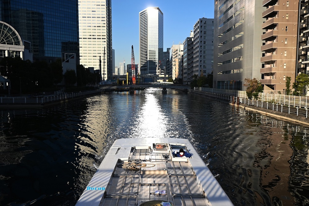 運河の光跡