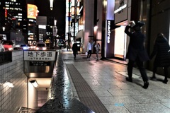 夜になって突然の雨