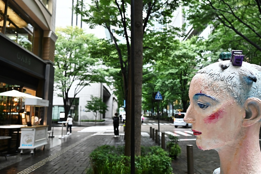 横顔の視線