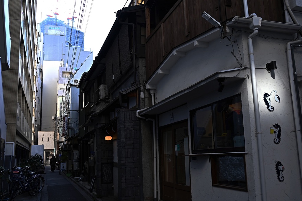 開店前の路地