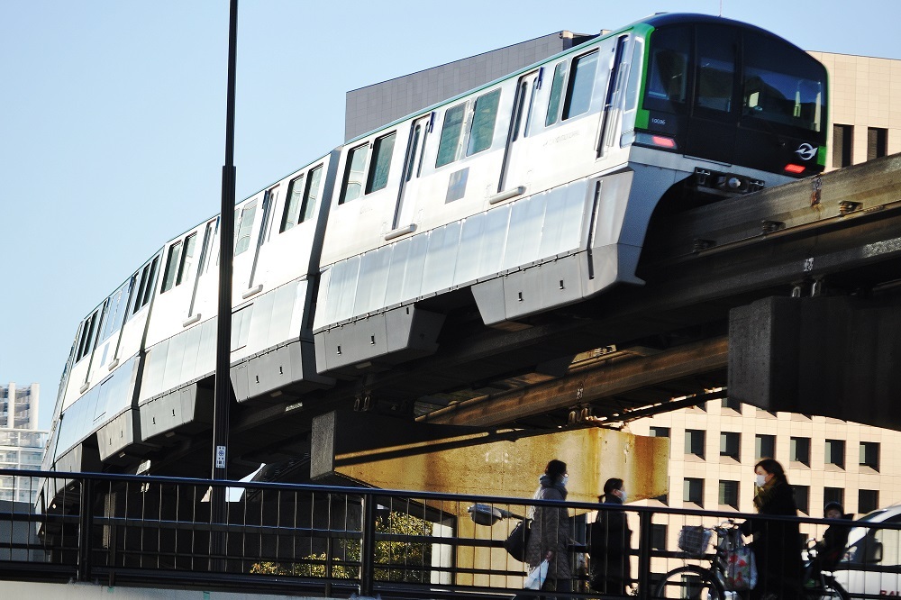 冬のモノレール